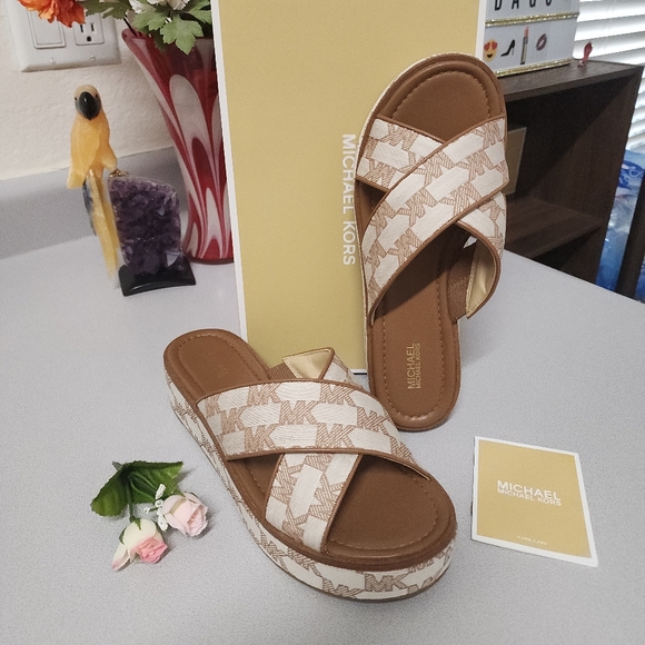 NWT Michael Kors Indira Wedge Sandals - Picture 1 of 6